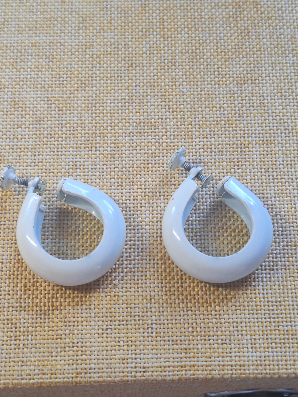 White Retro Hoop Screwback Earrings - Women's Jewelry